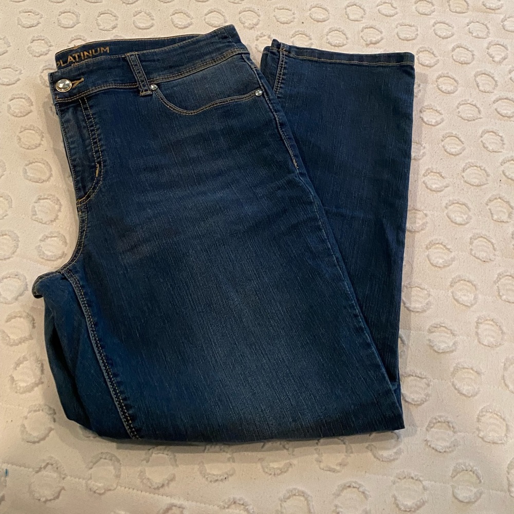 Chico’s Platinum Ankle Blue Jeans- Size 1.5 - Picture 2 of 5